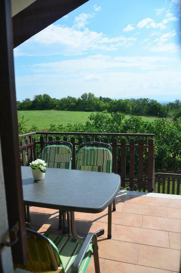 Apartma Louis Dutovlje Luaran gambar